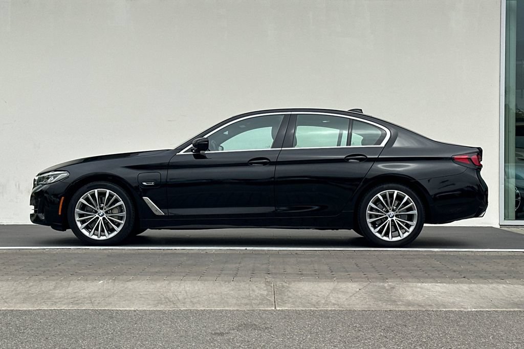 Used 2023 BMW 530e w/ Premium Package RWD image 6