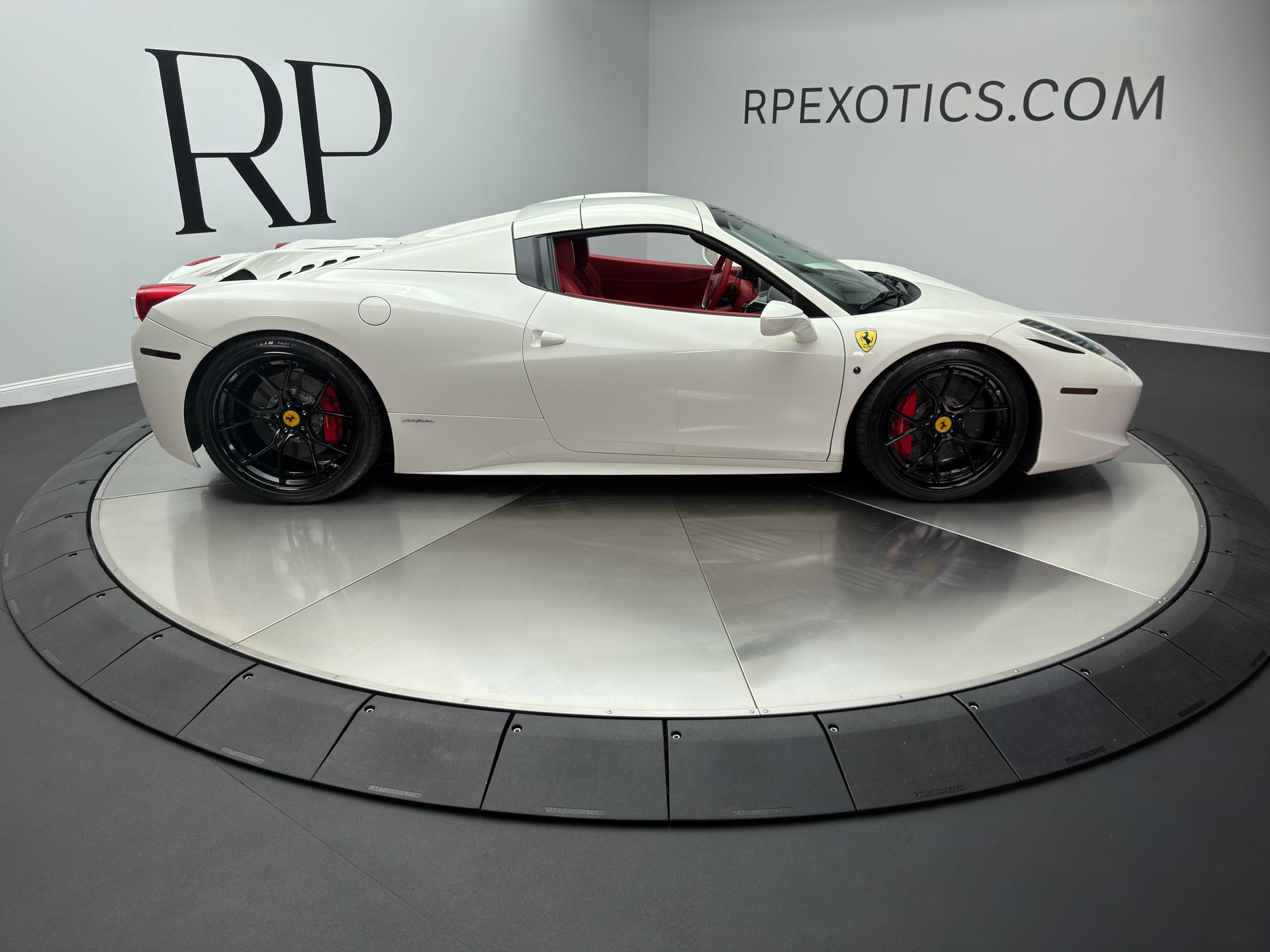 Used 2013 Ferrari 458 Spider RWD image 18