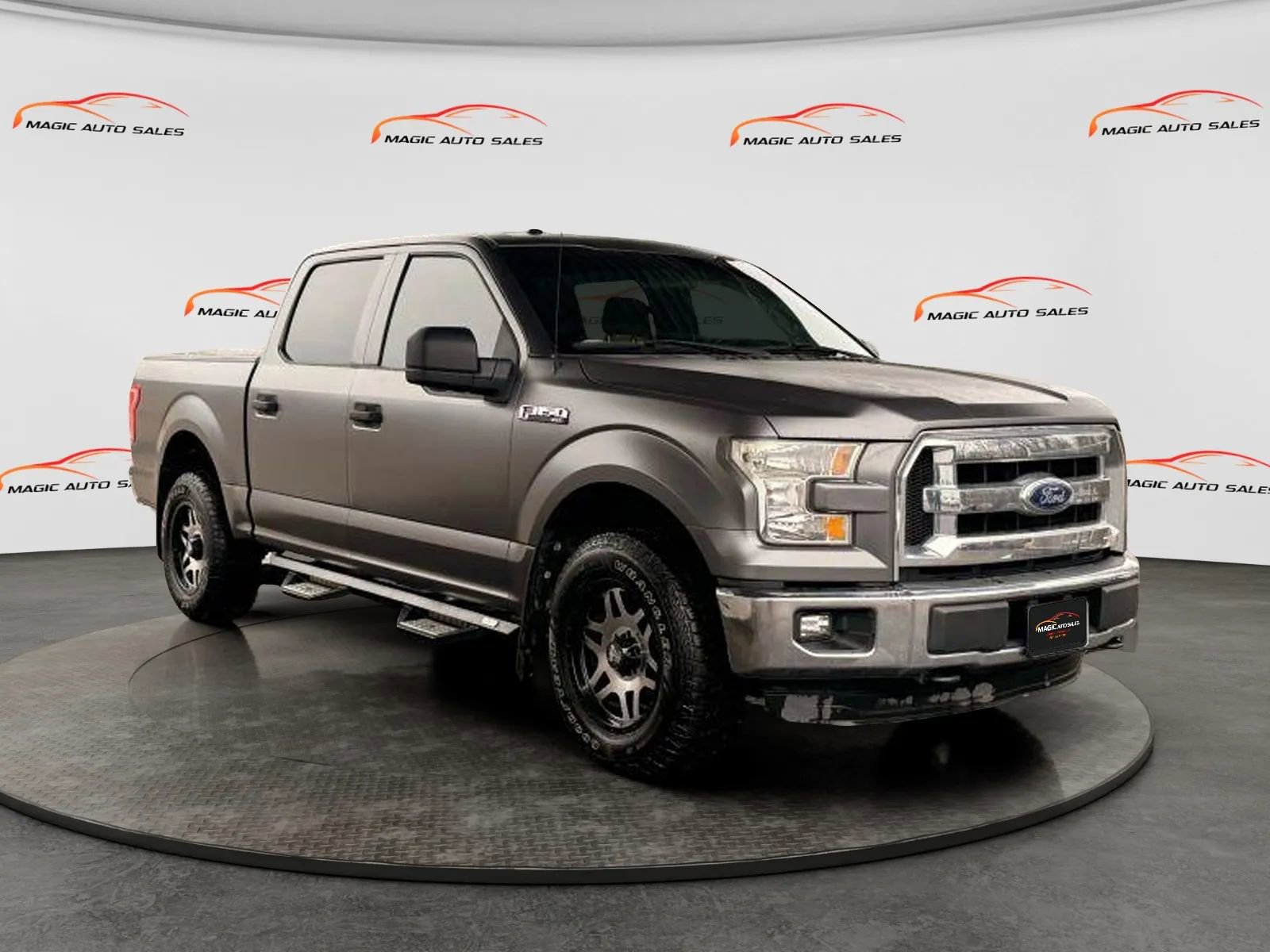 Used 2015 Ford F150 XLT image 4