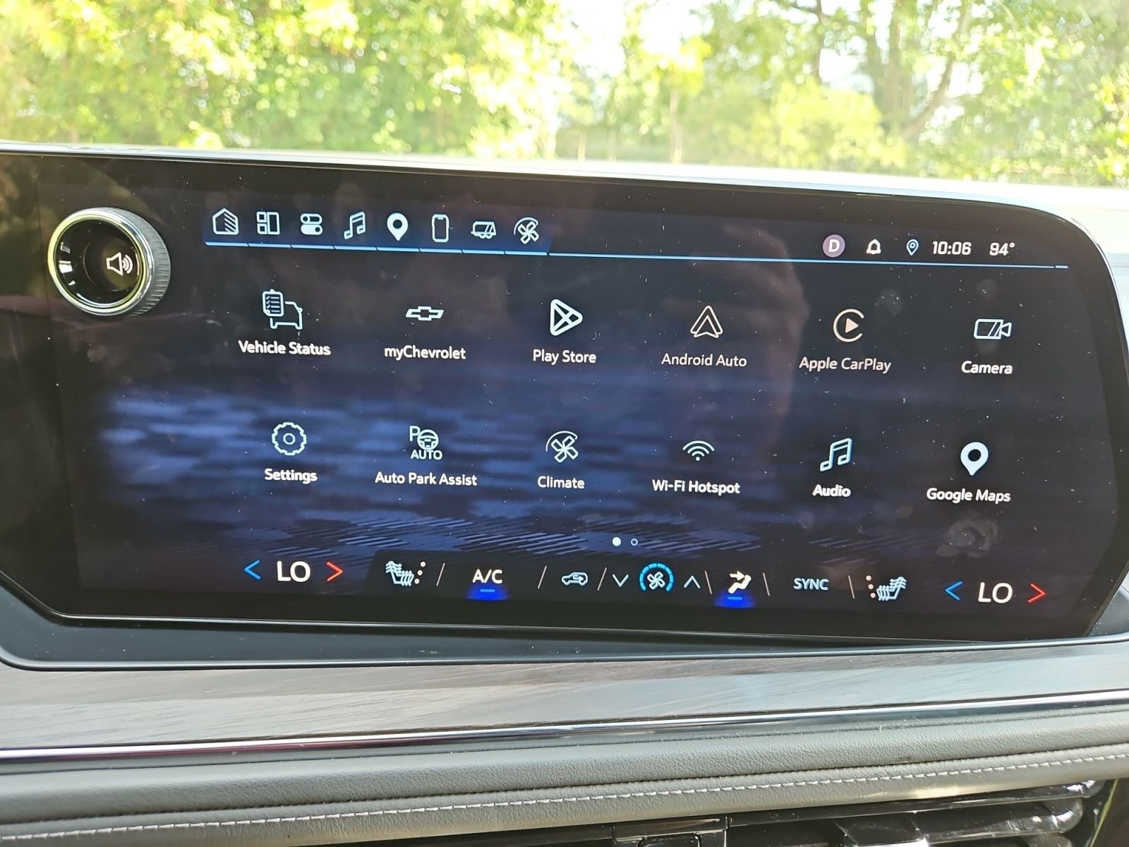 Used 2025 Chevrolet Suburban LT RWD image 28