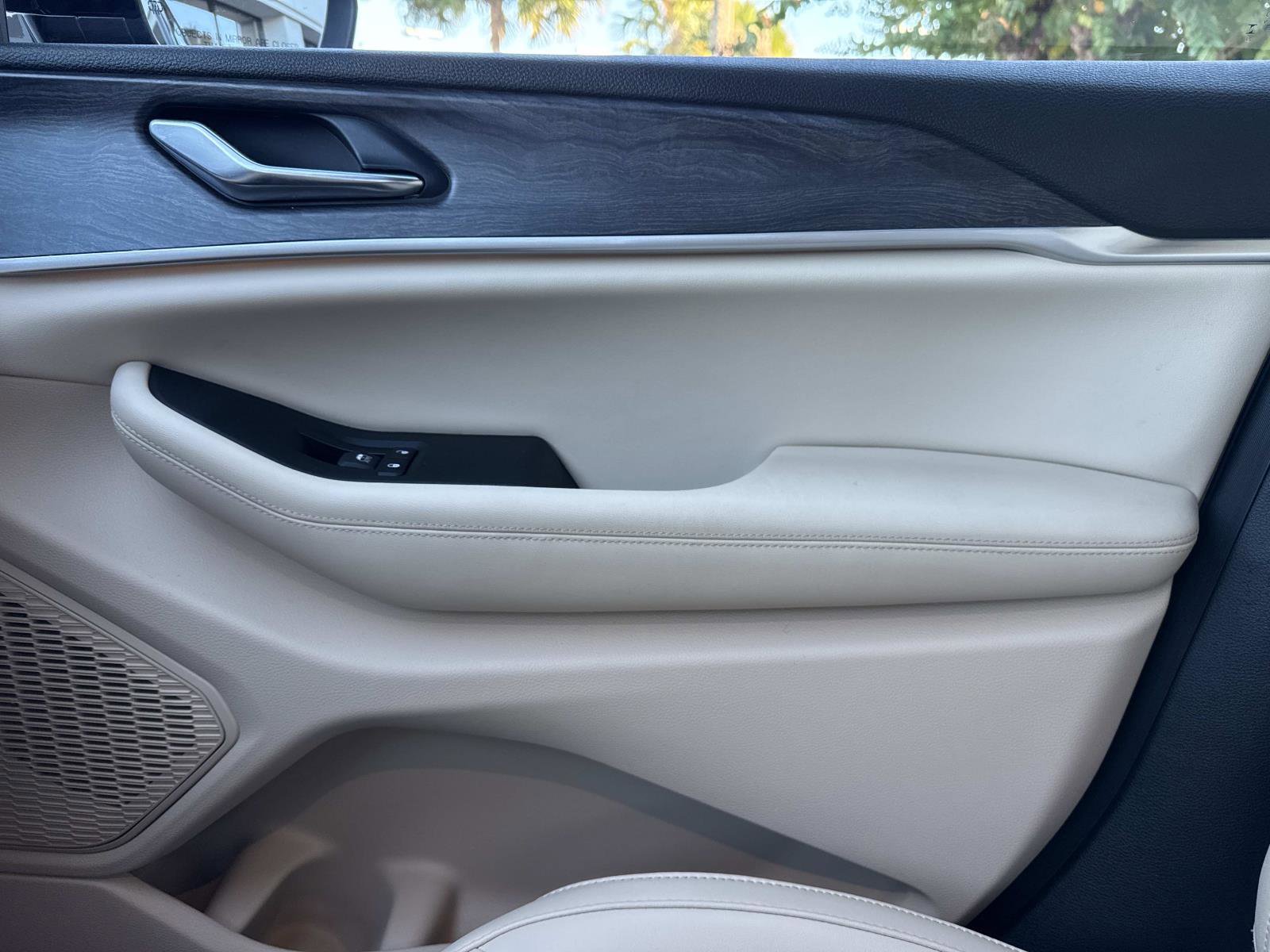 Used 2024 Jeep Grand Cherokee Limited w/ MOPAR Finishing Package image 23