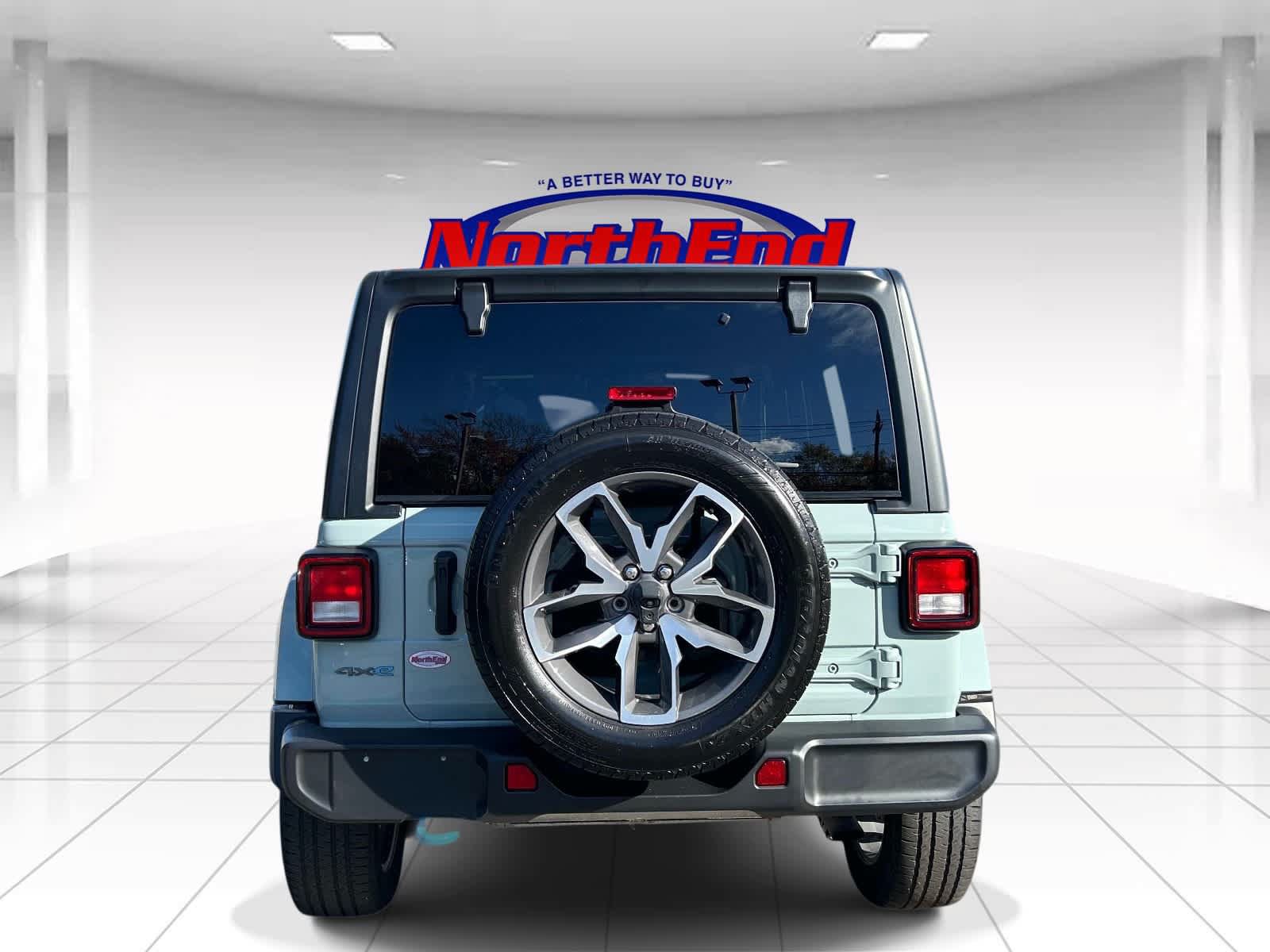 Used 2024 Jeep Wrangler Unlimited w/ Dual Top Group AWD/4WD image 4