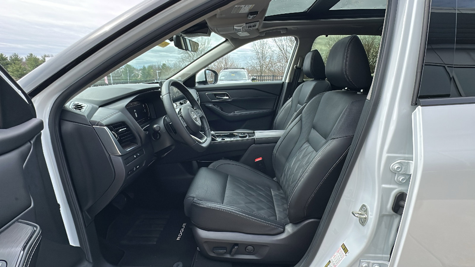 Certified 2024 Nissan Rogue Platinum w/ Platinum Premium Package image 11