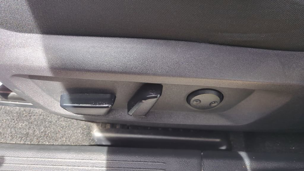 Used 2023 Nissan Rogue SV image 18