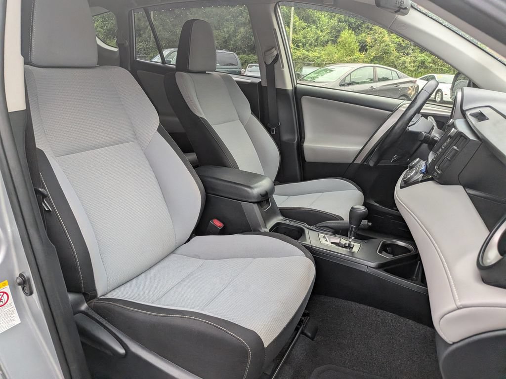 Used 2018 Toyota RAV4 XLE FWD image 27