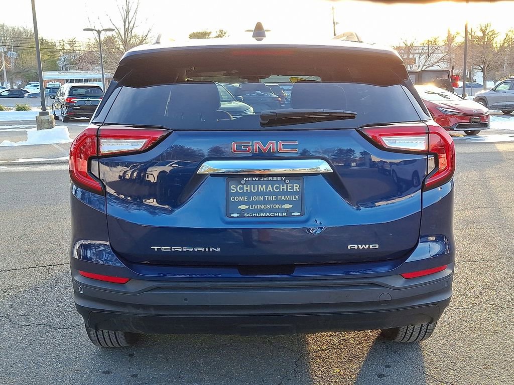 Certified 2022 GMC Terrain SLE w/ Driver Convenience Package image 5