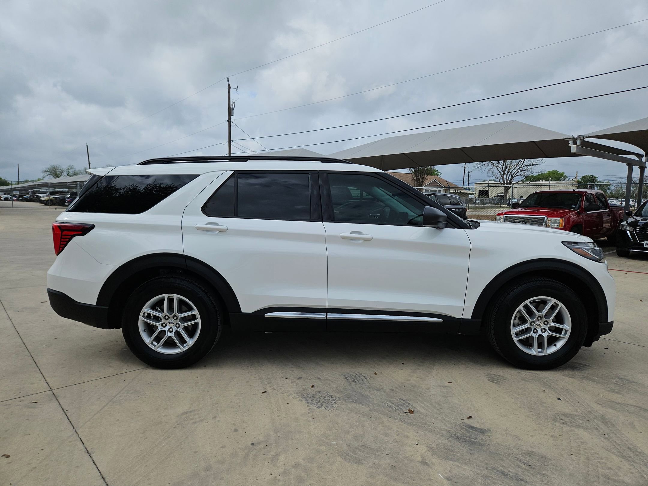 Used 2025 Ford Explorer Active w/ Active Comfort Package RWD video 2