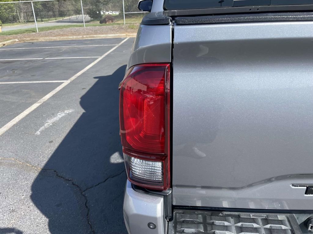 Used 2019 Toyota Tacoma TRD Off-Road w/ Technology Package image 18
