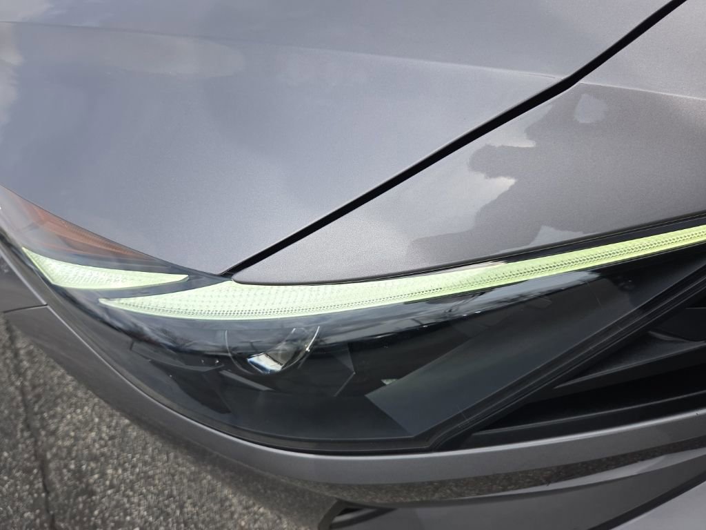 Used 2023 Hyundai Elantra SEL w/ Convenience Package image 12