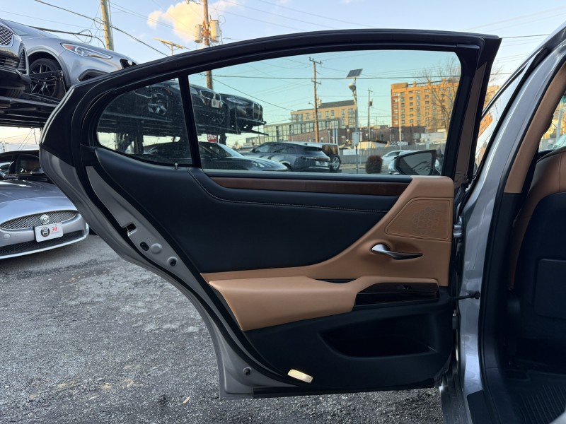 Used 2022 Lexus ES 350 w/ Premium Package image 12