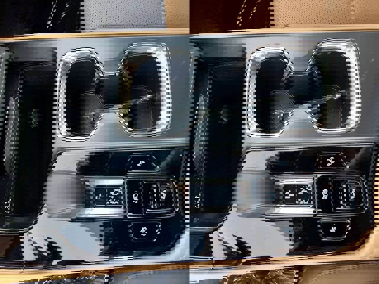 Used 2024 Lexus NX 250 FWD w/ Towing Package (2000 Lbs) image 19