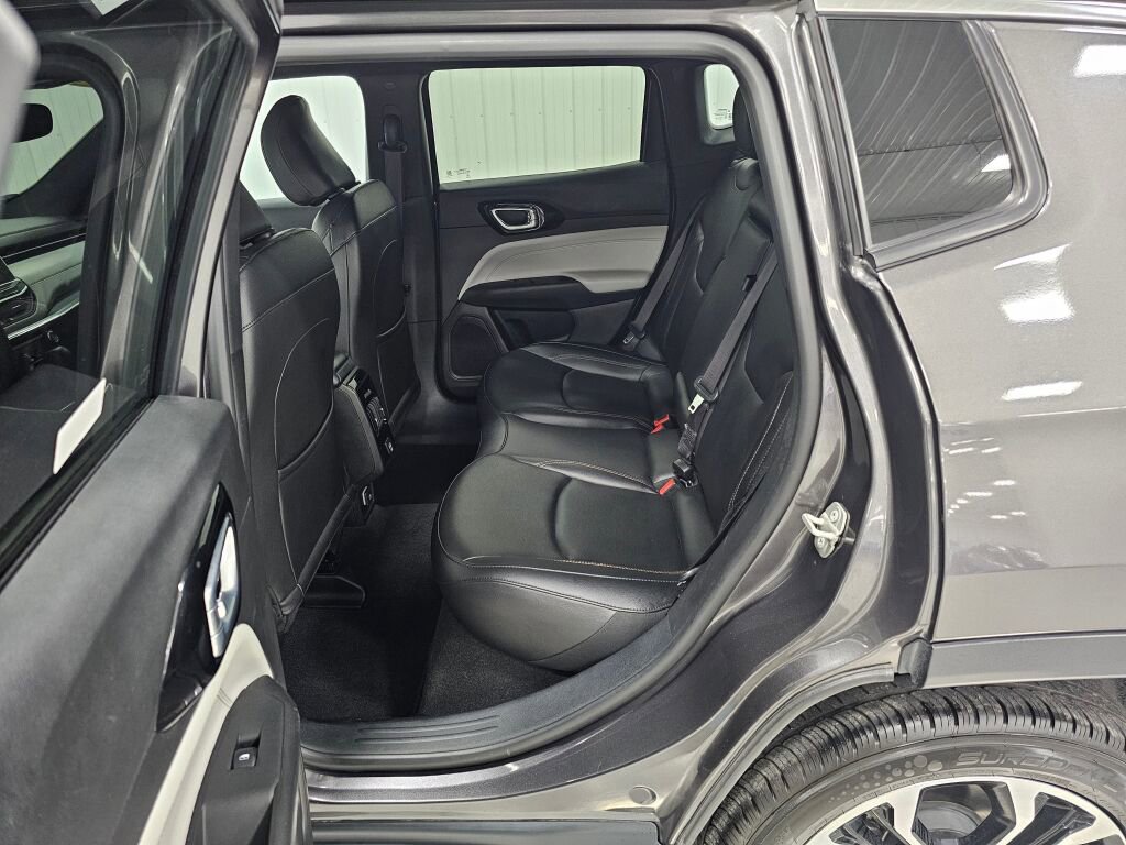 Used 2024 Jeep Compass Limited image 3