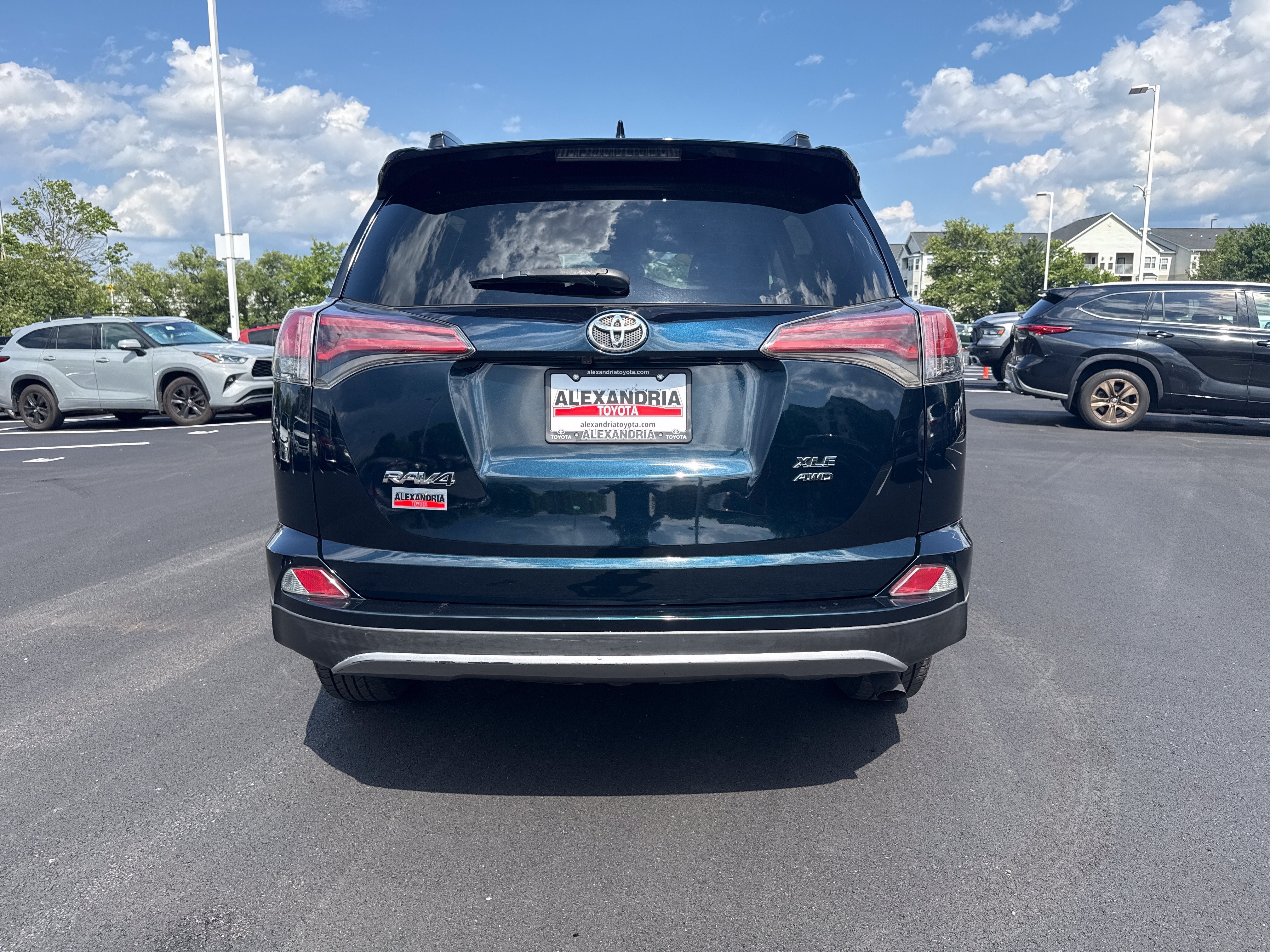 Used 2017 Toyota RAV4 XLE w/ Carpet Mat Package AWD/4WD image 4