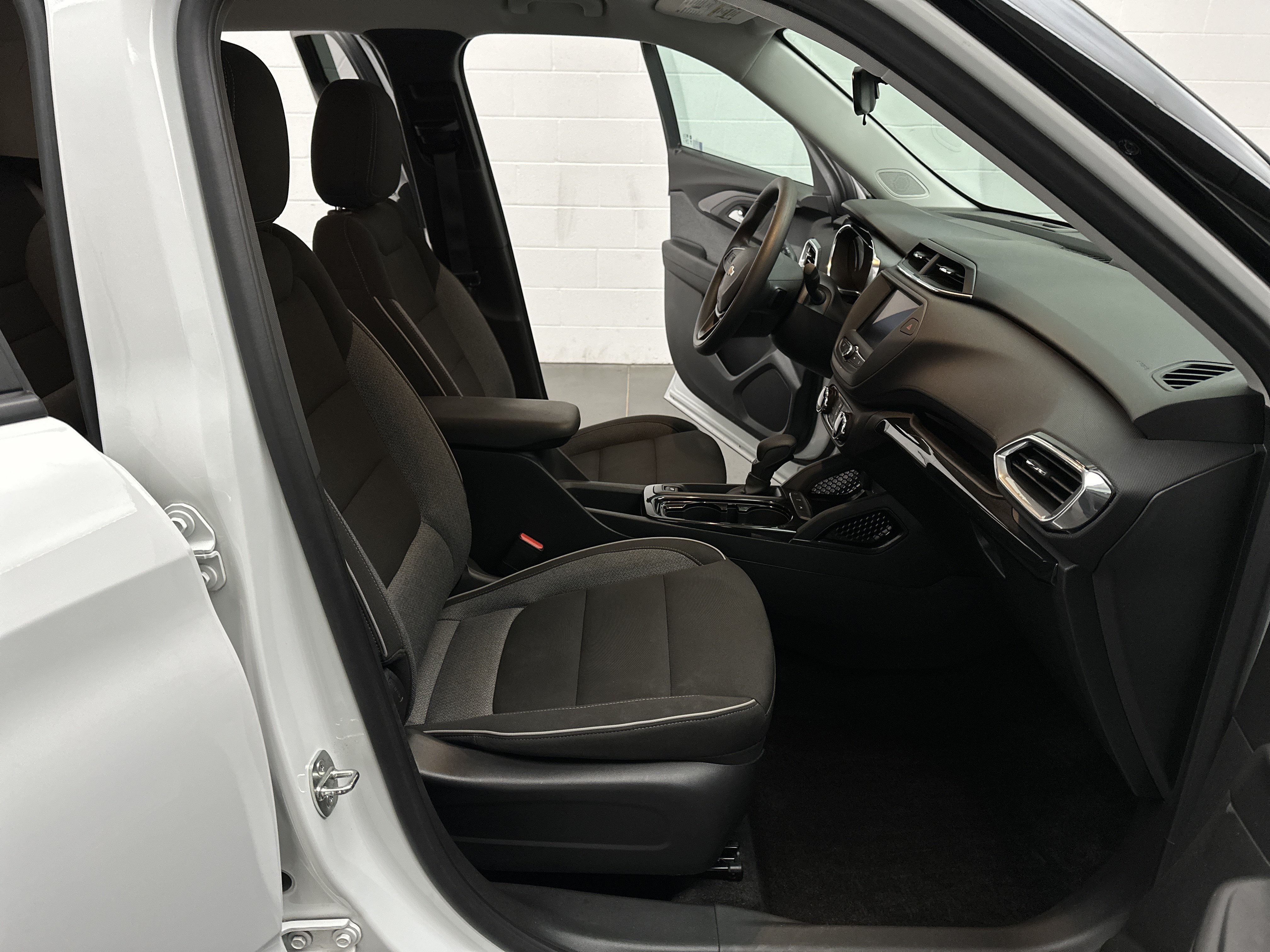 Used 2023 Chevrolet TrailBlazer LT FWD image 20