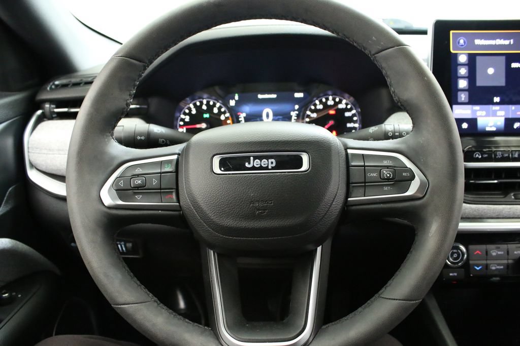 Used 2023 Jeep Compass Latitude w/ Convenience Group AWD/4WD image 17