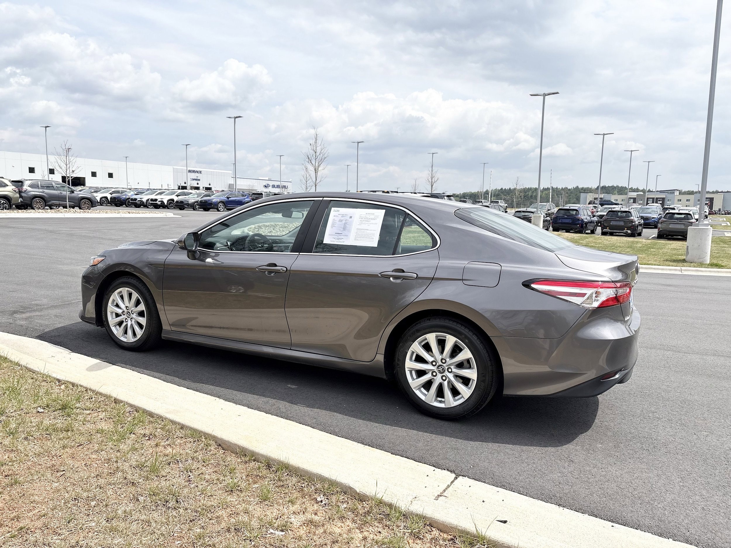 Used 2018 Toyota Camry LE FWD image 5