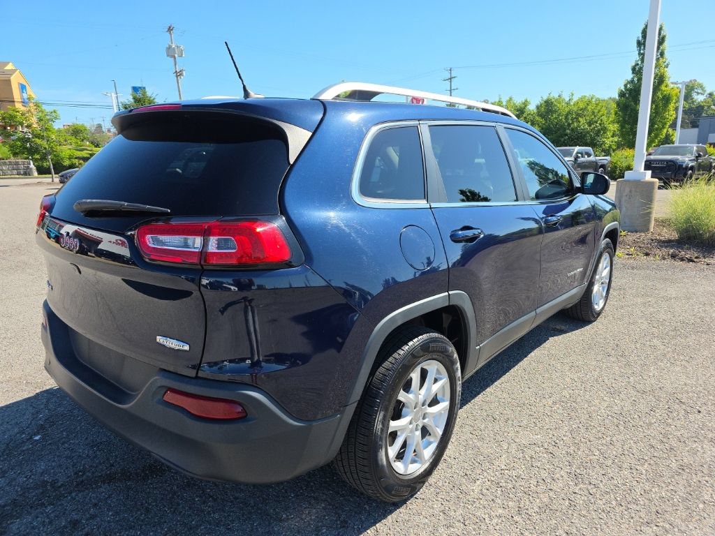 Used 2015 Jeep Cherokee Latitude w/ Cold Weather Group AWD/4WD image 7