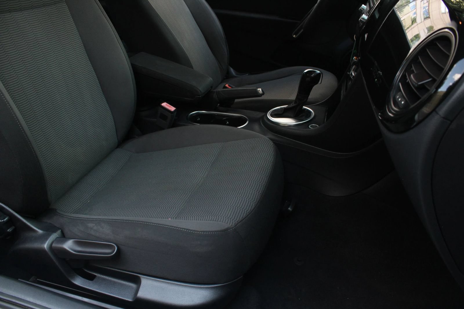 Used 2014 Volkswagen Beetle 1.8T FWD image 20