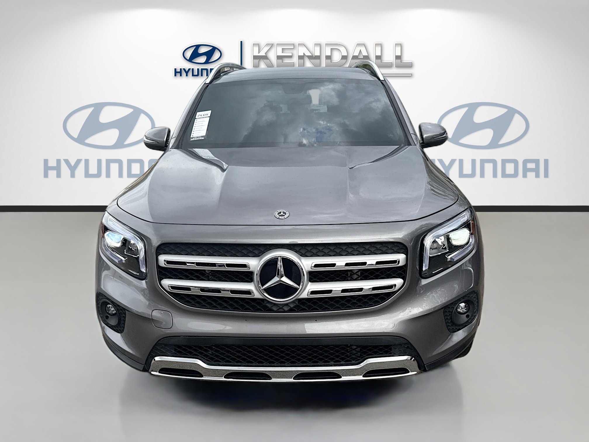 Used 2021 Mercedes-Benz GLB 250 4MATIC w/ Premium Package image 2
