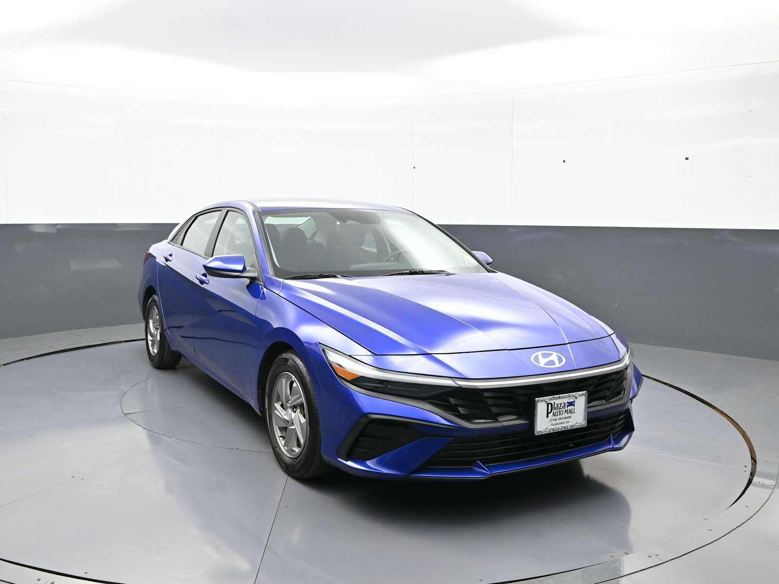 Certified 2025 Hyundai Elantra SE FWD image 2