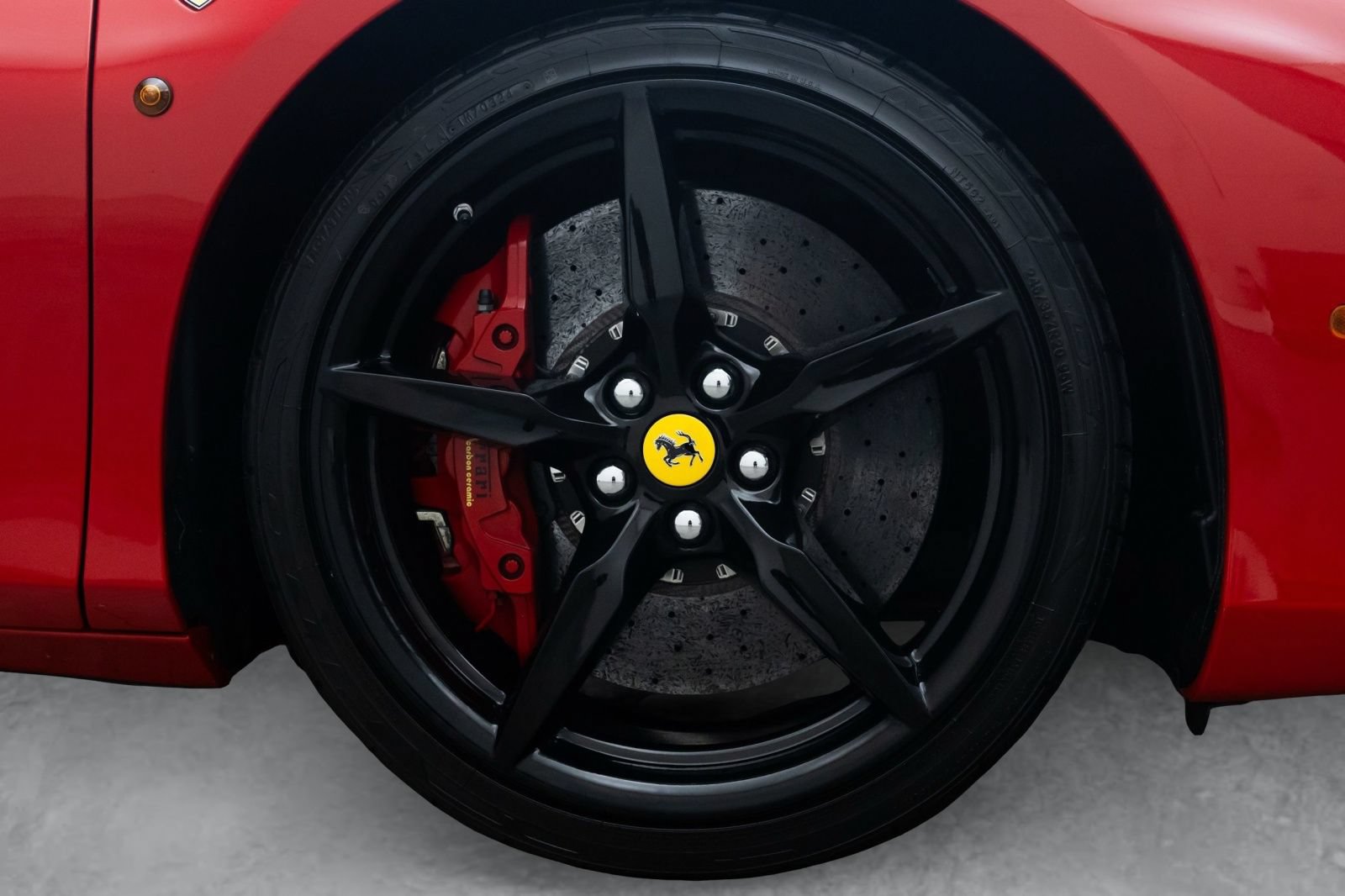 Used 2019 Ferrari 488 GTB RWD image 8