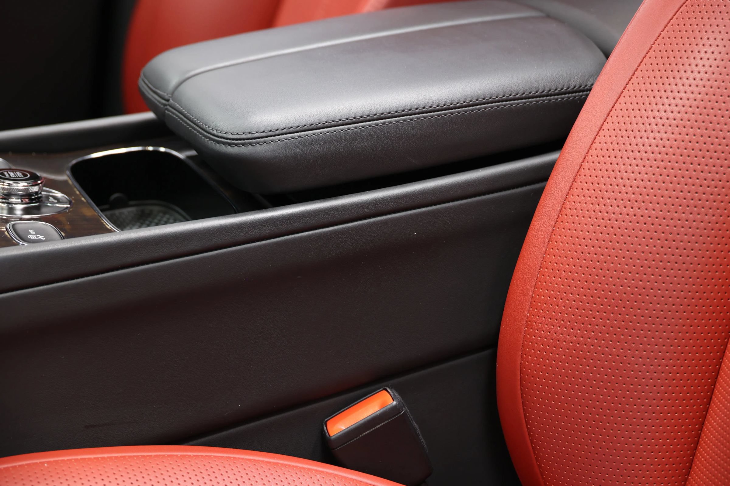 Used 2022 Bentley Bentayga AWD/4WD image 21