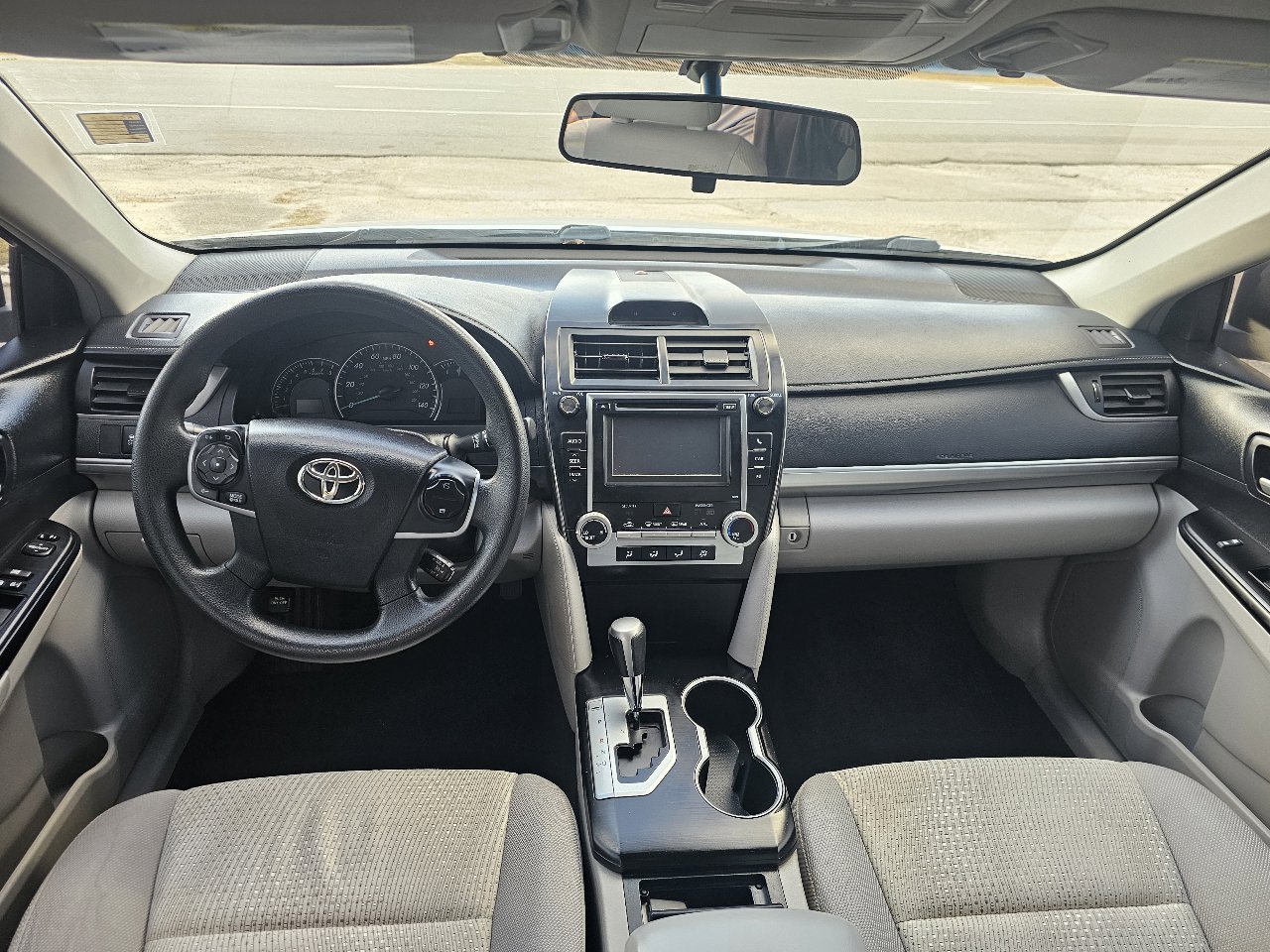 Used 2014 Toyota Camry L image 15