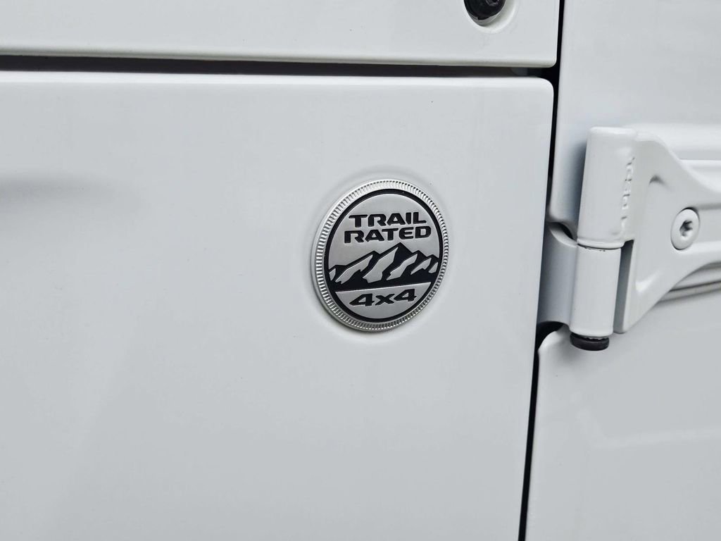 Used 2018 Jeep Wrangler Unlimited Sport image 23