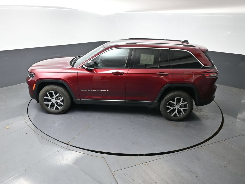 Used 2024 Jeep Grand Cherokee Limited AWD/4WD image 18