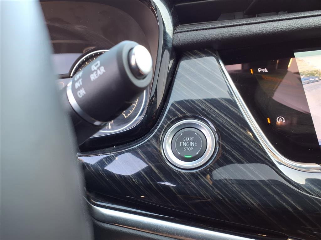 Used 2025 Cadillac XT6 Premium Luxury image 11