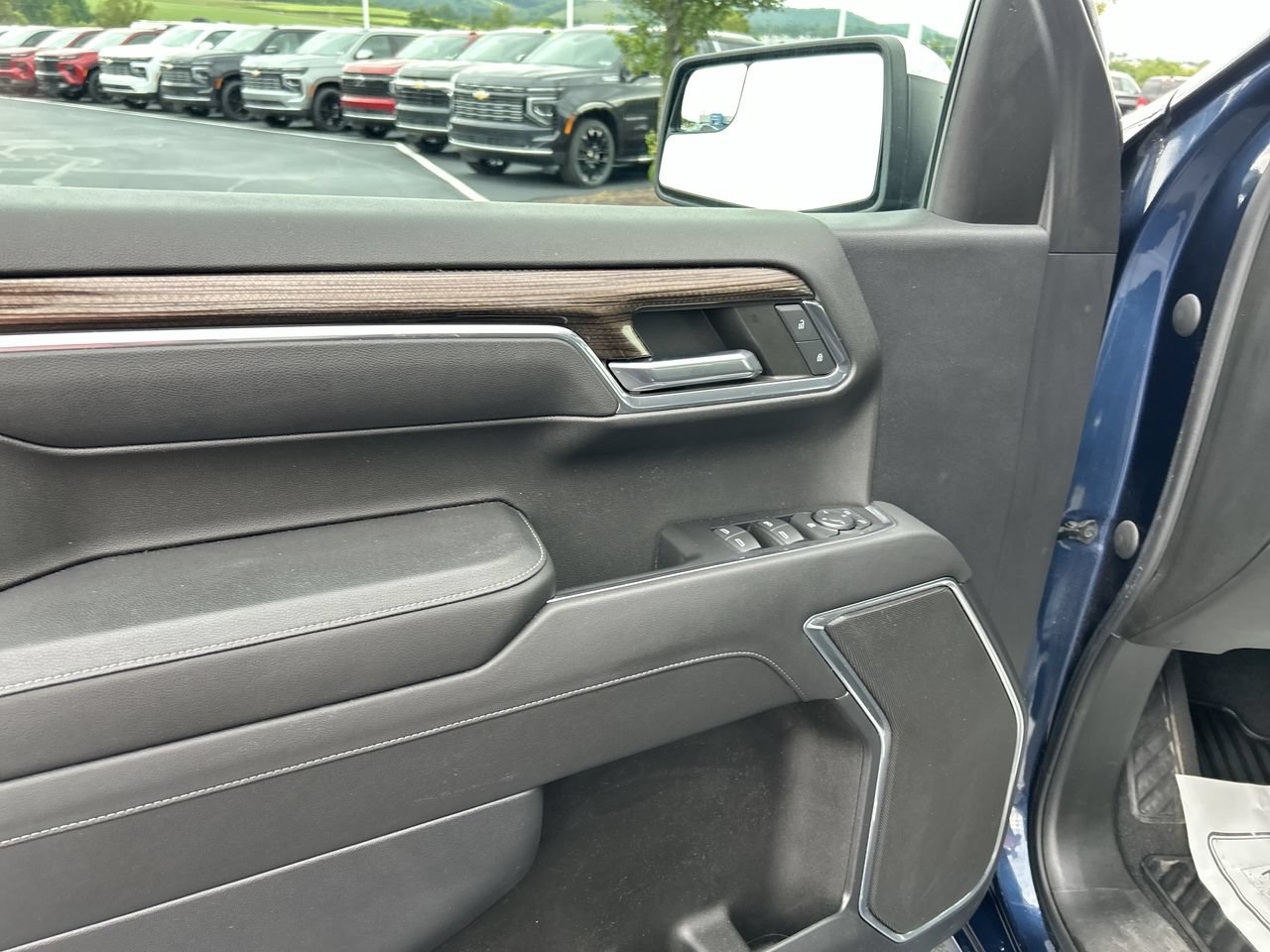 Used 2023 Chevrolet Silverado 1500 LT AWD/4WD image 20