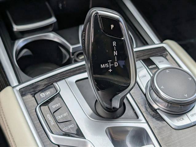 Used 2019 BMW 750i w/ M Sport Package RWD image 12