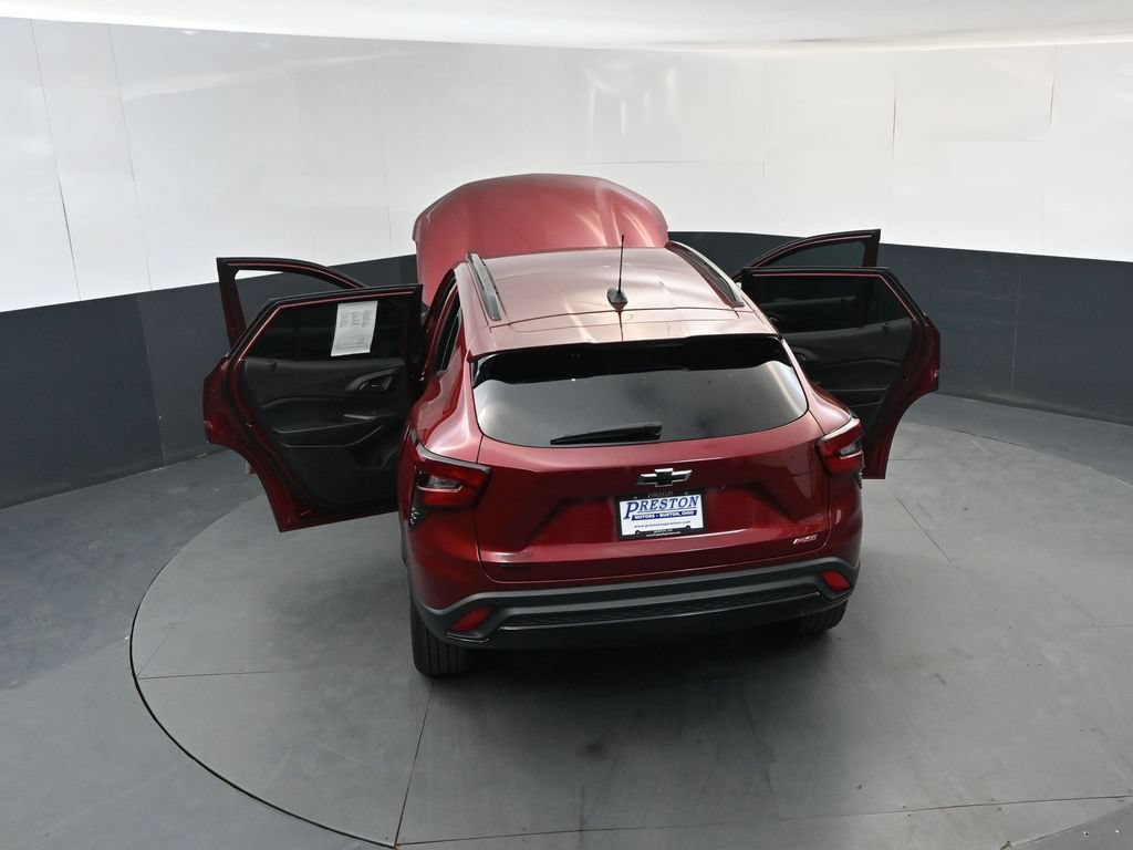 Used 2025 Chevrolet Trax RS w/ Driver Confidence Package FWD image 18