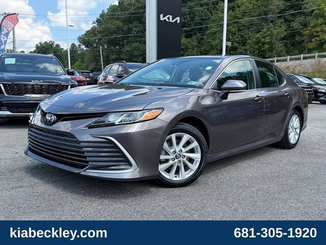 Used 2024 Toyota Camry SE w/ Convenience Package FWD image 2
