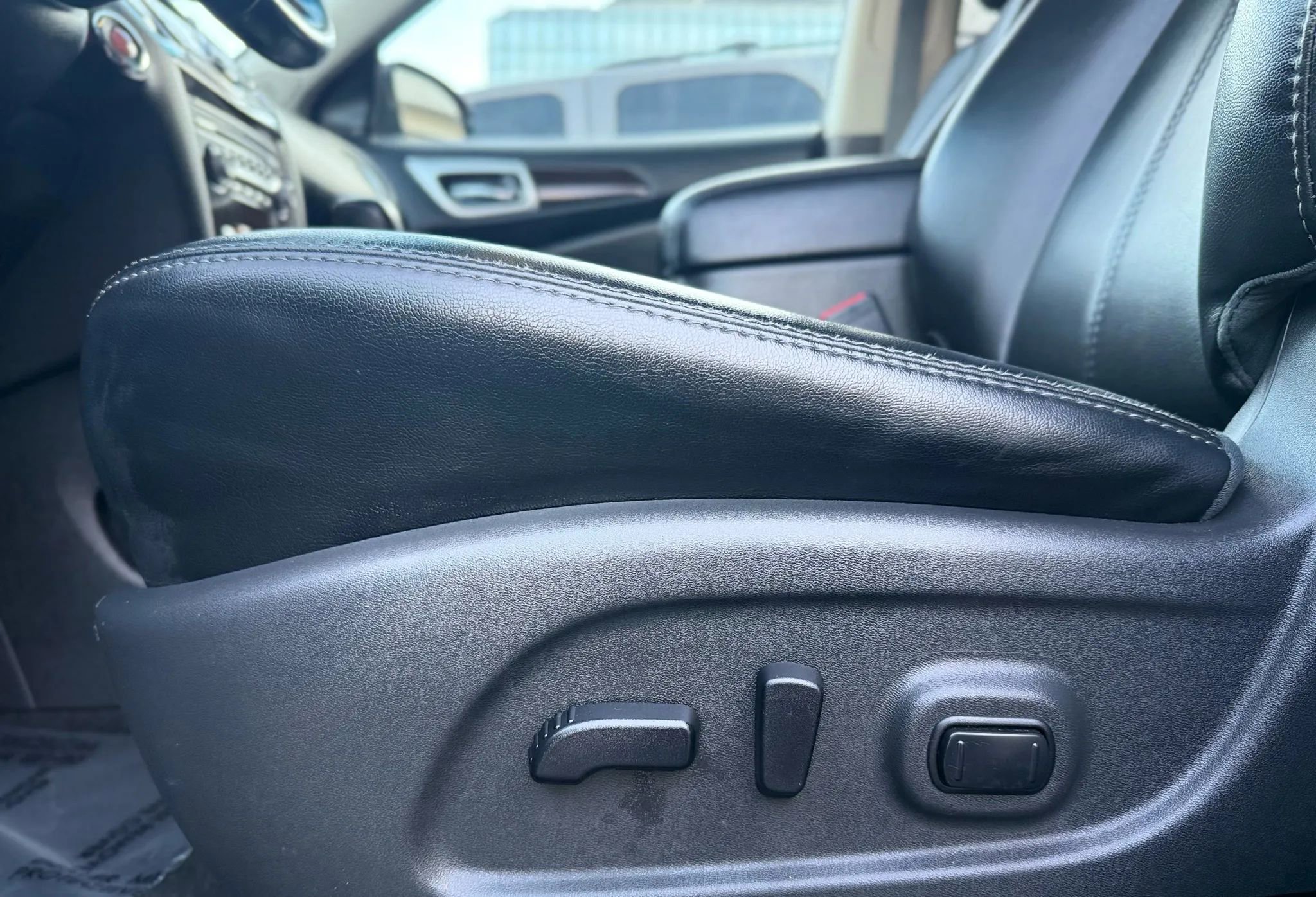 Used 2015 Nissan Pathfinder SL w/ SL Tech Package image 25