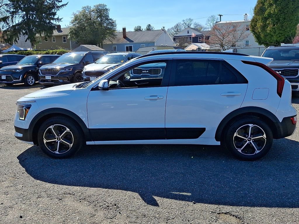 Certified 2023 Kia Niro EX FWD image 4