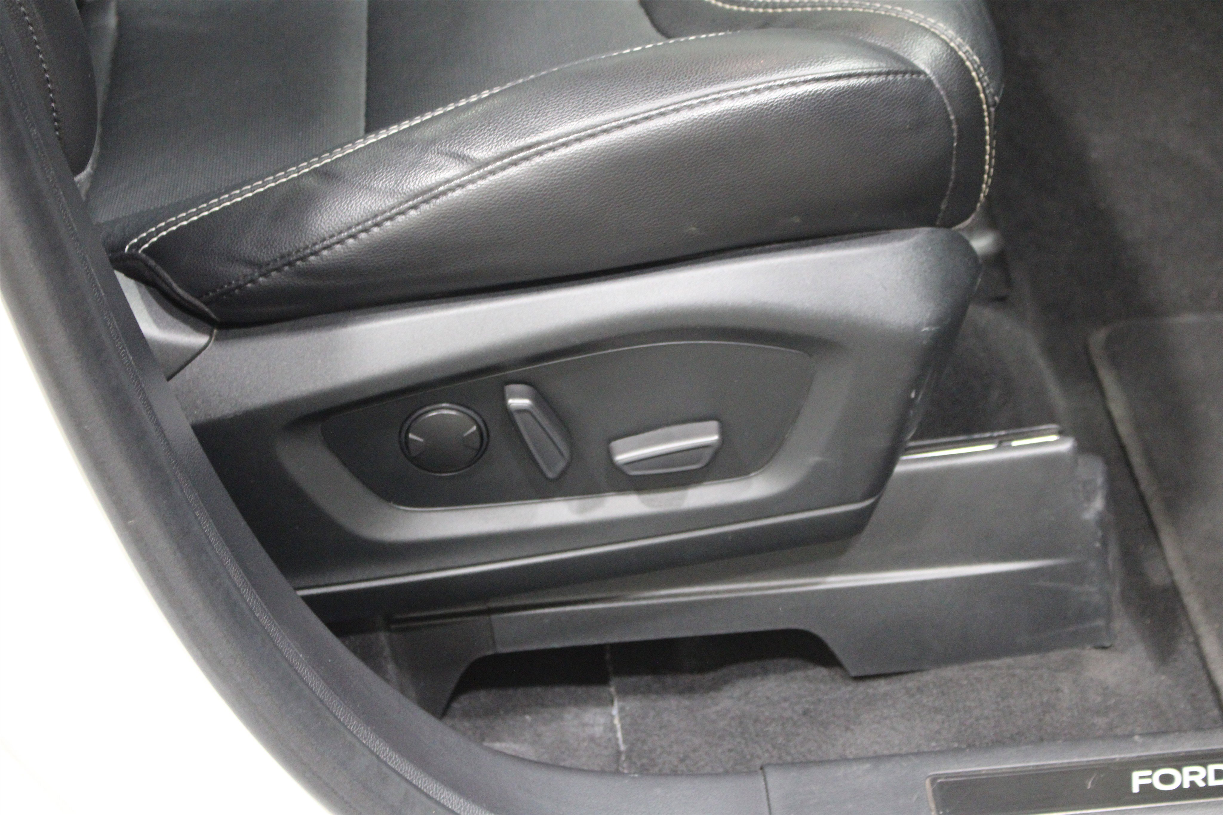 Used 2022 Ford Explorer ST w/ Equipment Group 401A AWD/4WD image 29