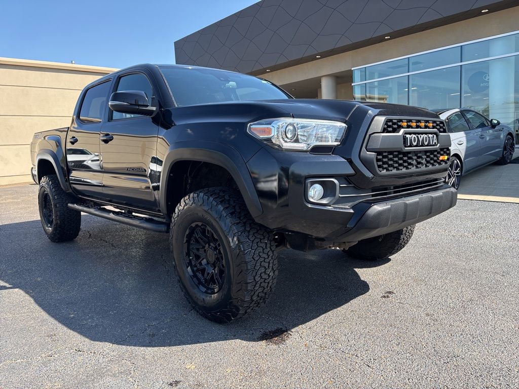 Used 2020 Toyota Tacoma TRD Off-Road image 4