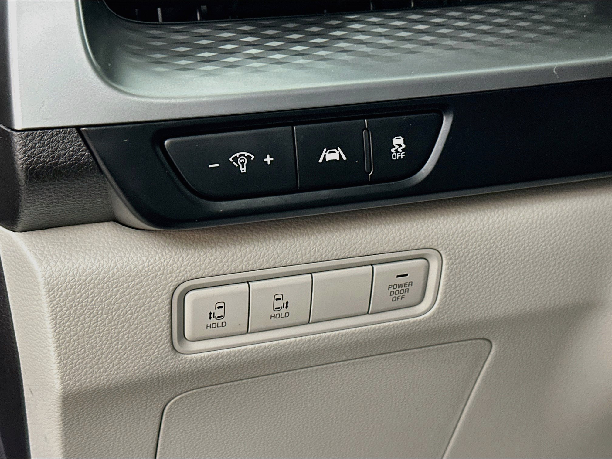 Certified 2024 Kia Carnival LX FWD image 10