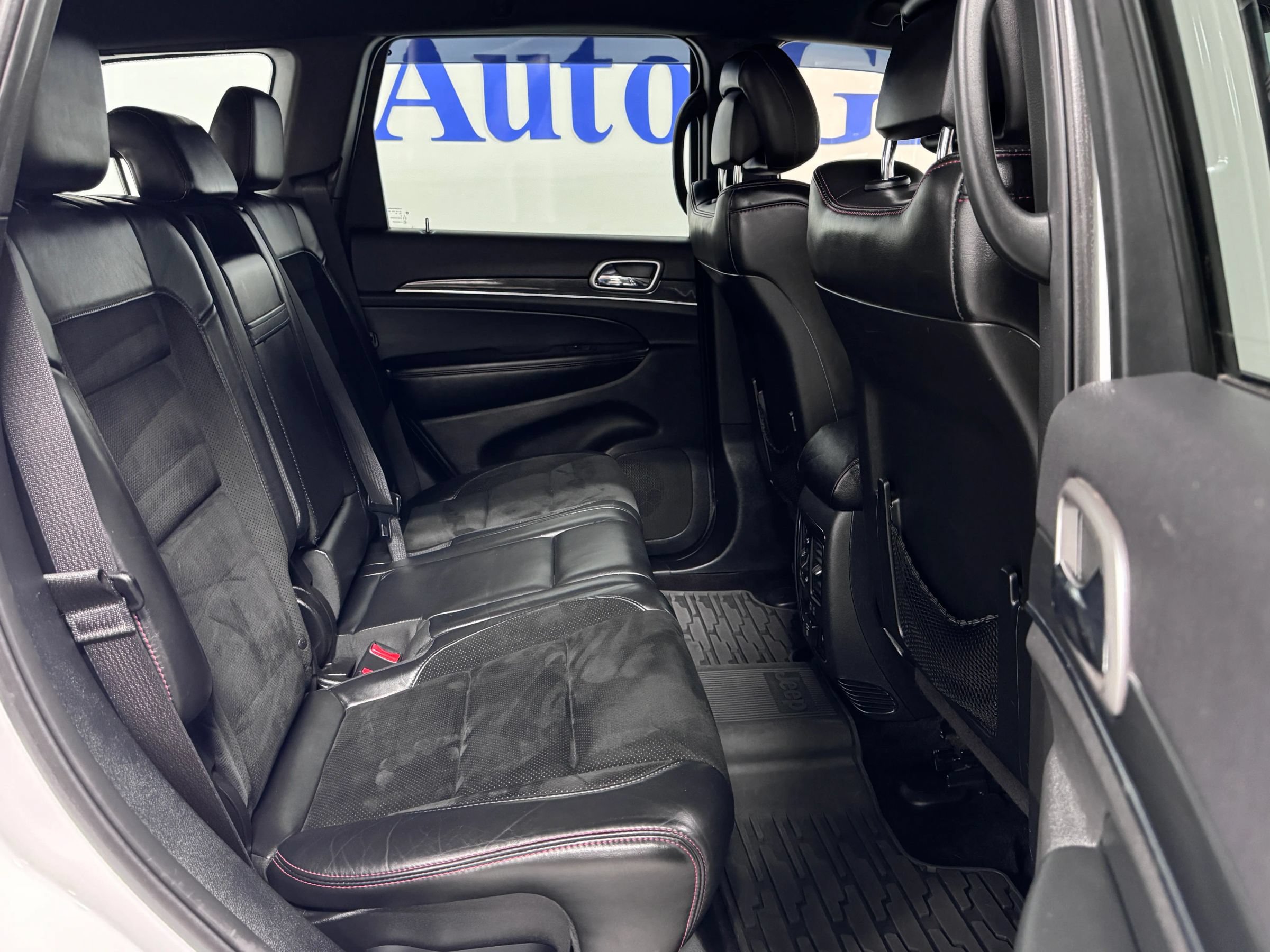 Used 2017 Jeep Grand Cherokee Trailhawk AWD/4WD image 16