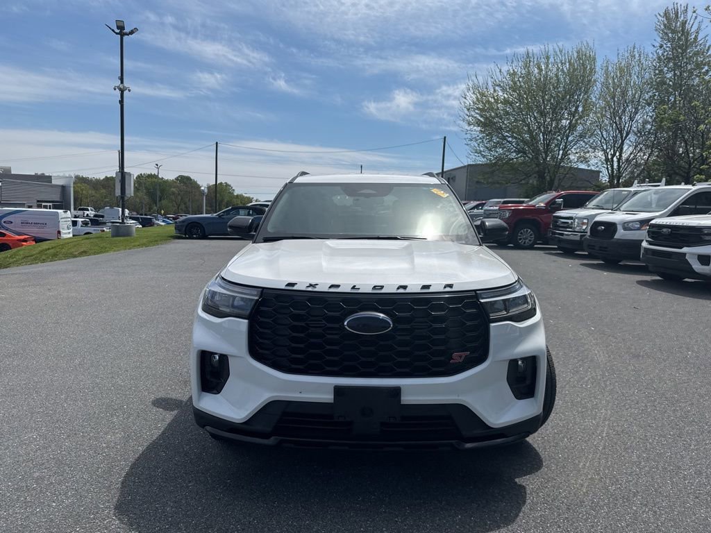 Used 2025 Ford Explorer ST AWD/4WD image 2