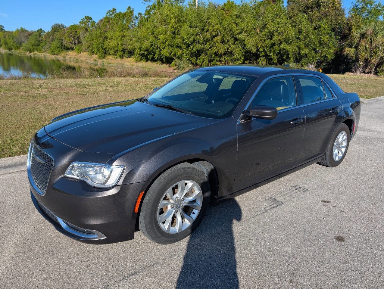 Used 2016 Chrysler 300 Limited w/ Driver Convenience Group image 2