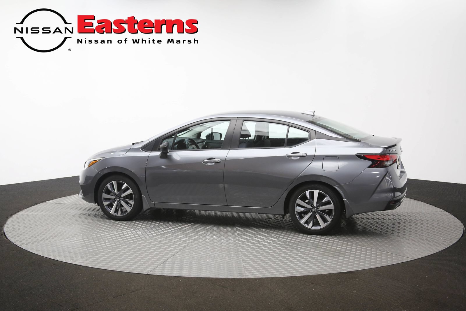 Used 2021 Nissan Versa SR FWD image 60