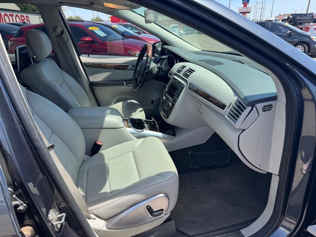 Used 2011 Mercedes-Benz R 350 4MATIC image 12