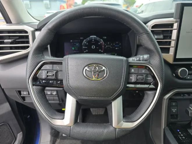 Used 2023 Toyota Sequoia SR5 w/ SR5 Premium Package AWD/4WD image 7