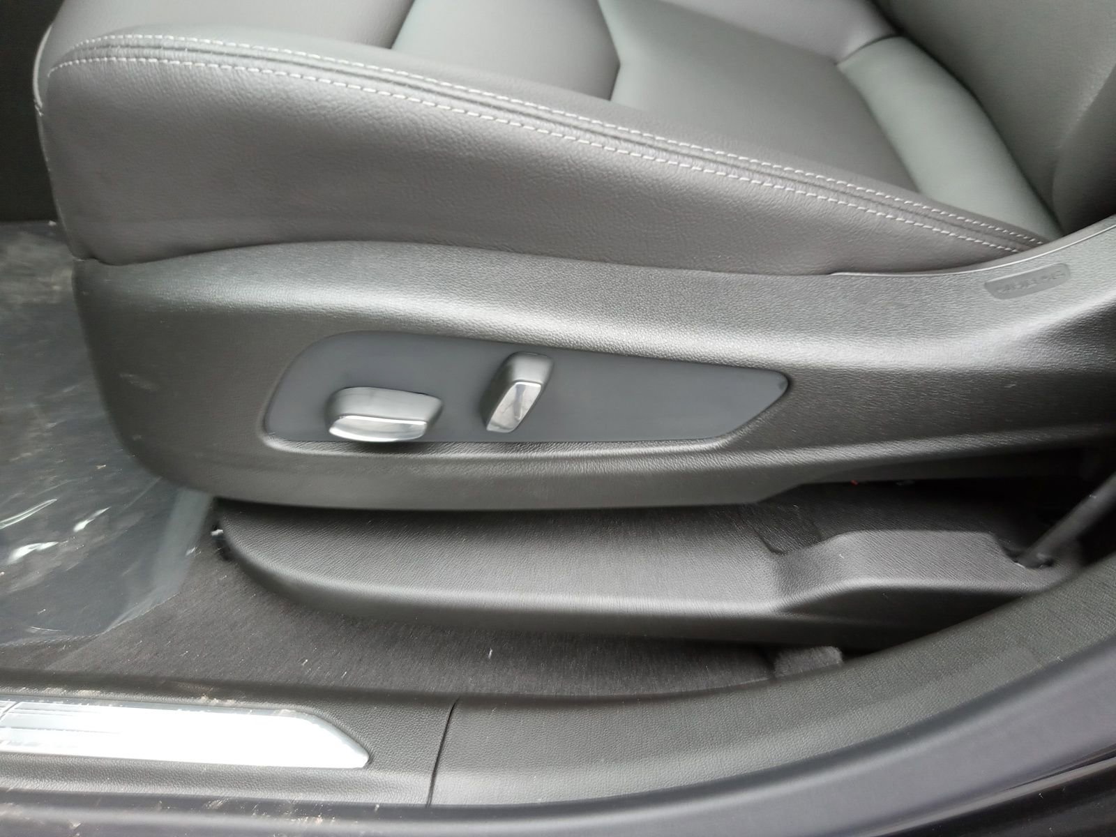 New 2026 Cadillac XT5 Luxury image 18