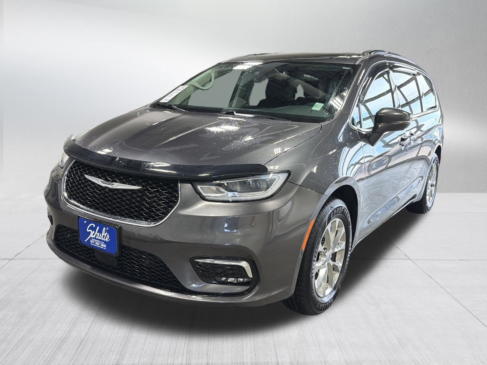 Used 2022 Chrysler Pacifica Touring-L w/ Uconnect Theater Family Group image 3