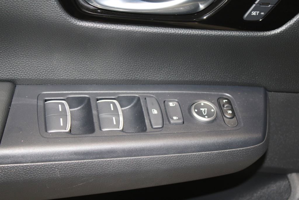 Used 2025 Honda CR-V Sport Touring image 9