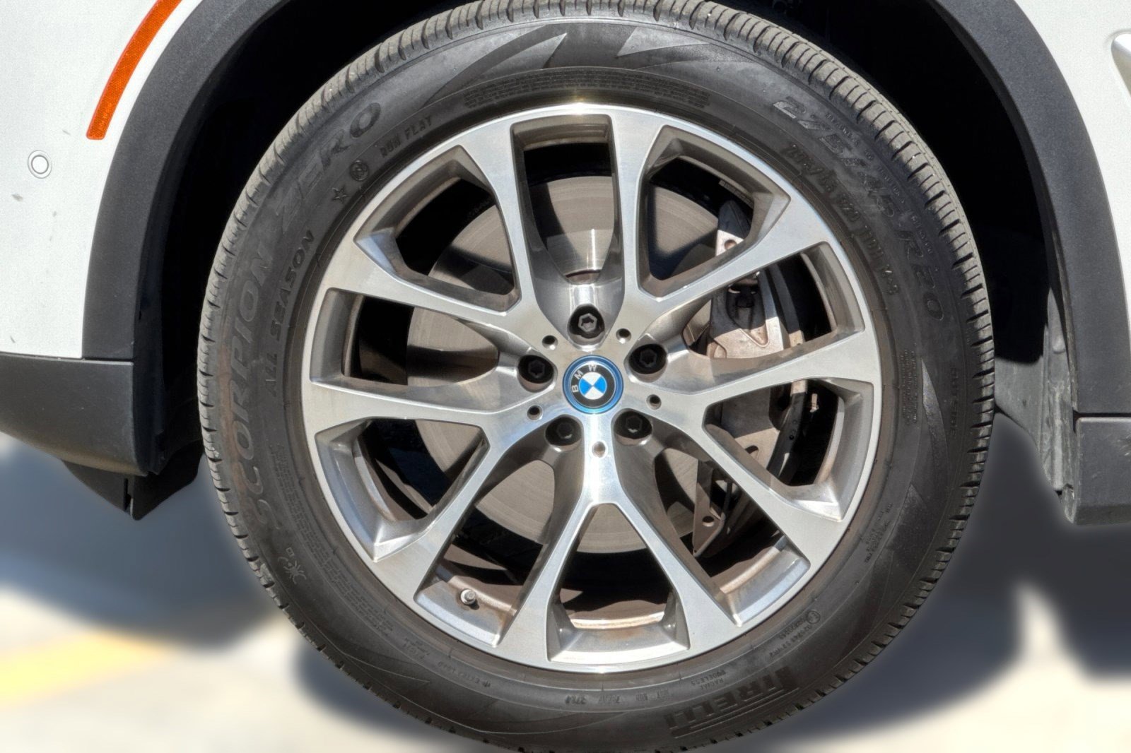 Used 2025 BMW X5 xDrive50e image 11