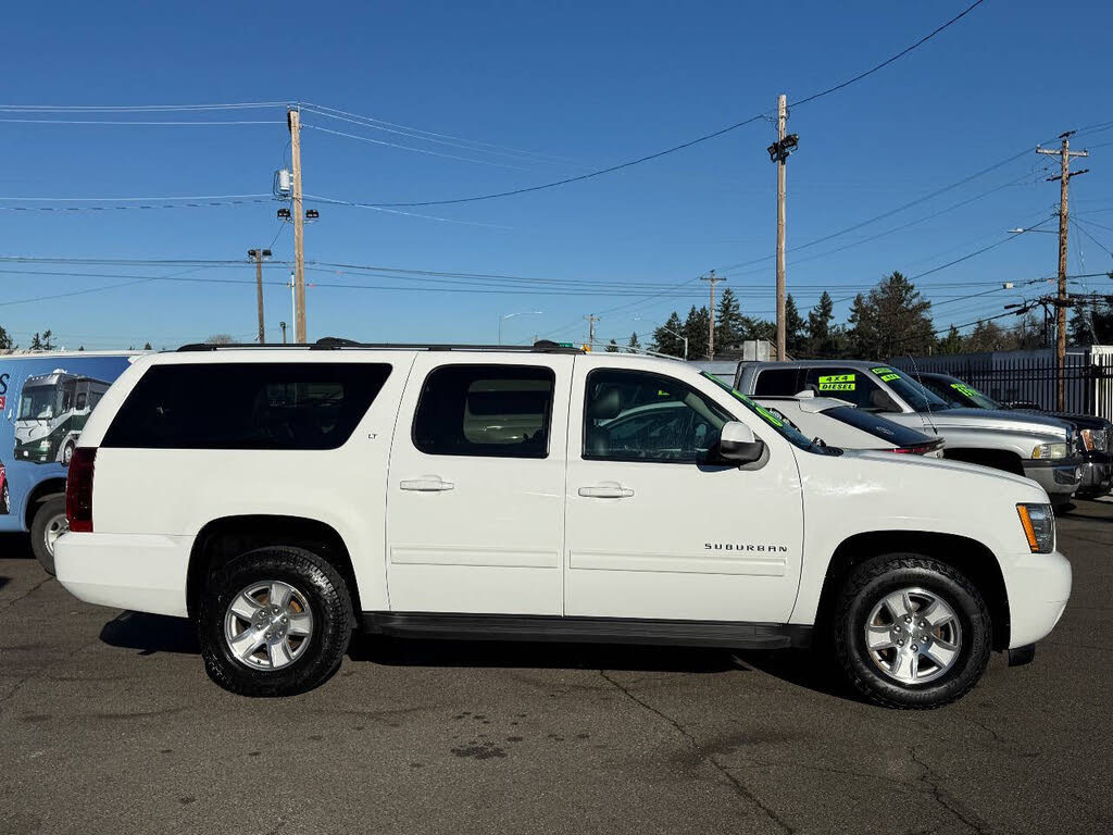 Used 2014 Chevrolet Suburban LT image 12